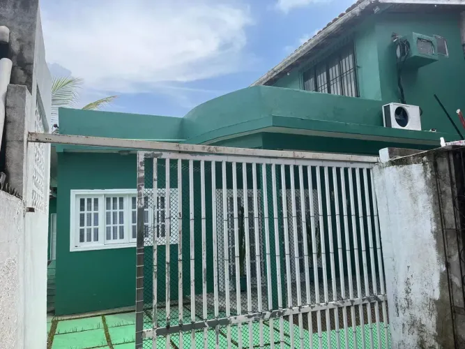 Alugo casa térrea na cidade velha 4 quartos.