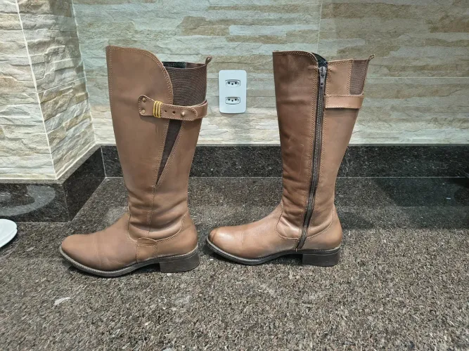 Bota cano longo marrom