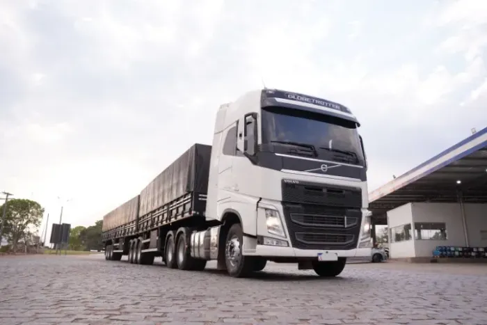 Volvo FH 540 Globetrotter 6x4 2020 + Bitrenzão Randon Graneleiro