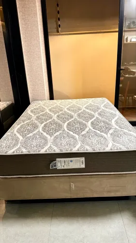 Cama casal com box semi nova