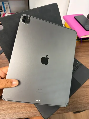 iPad Pro M1 512 c/teclado keyboard