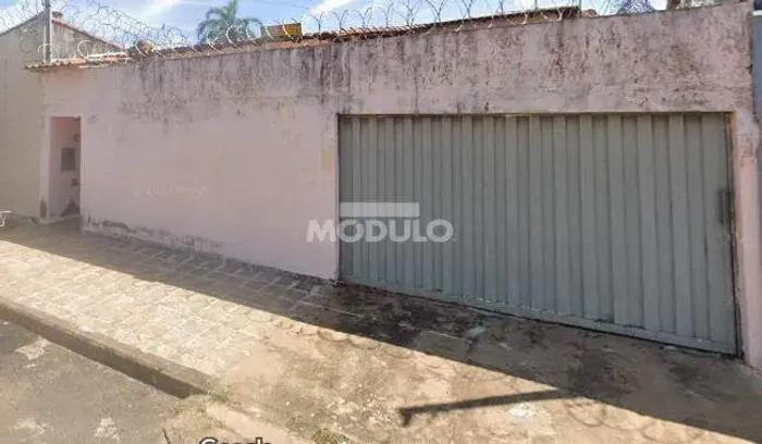 Casa residencial disponível para locação no bairro Jardim Patrícia.