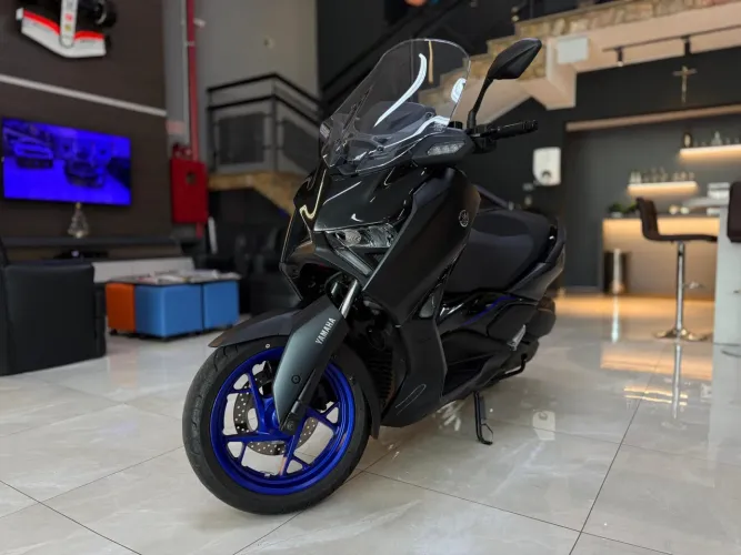 Yamaha Xmax 300 connected abs 2026