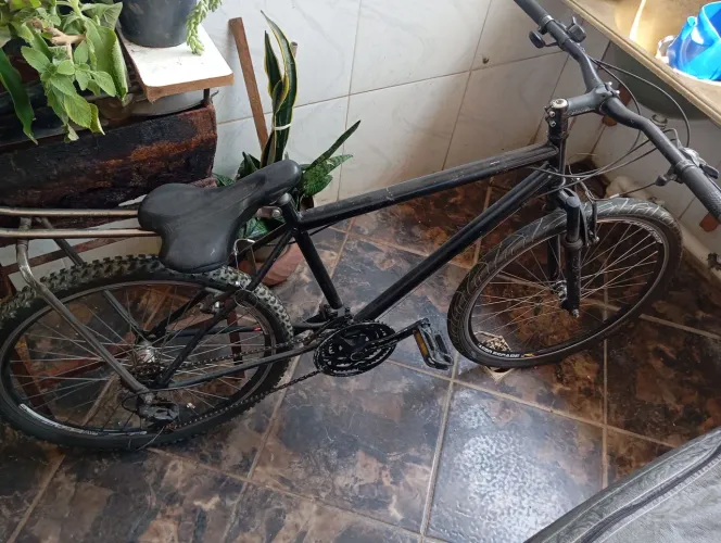 Bicicleta aro 26 preta r$ 200, negociável