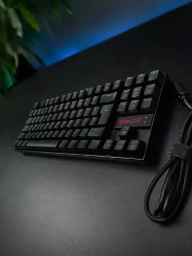 Teclado Mecânico Redragon Kumara K552 | Switch Azul | LED Vermelho | Sem Falhas
