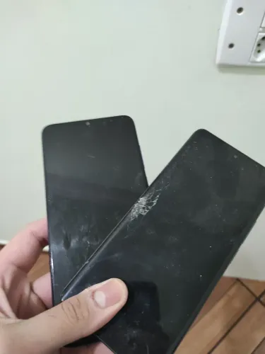 Celulares com display quebrado