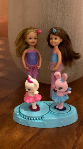 Boneca mini Barbie  do filme as sapatilhas mágicas 