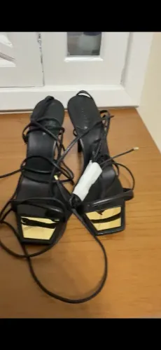 Sandália shutz TAM 37 nunca usada