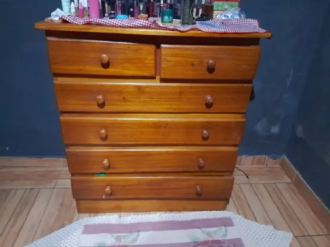 Vendo comoda de madeira 450