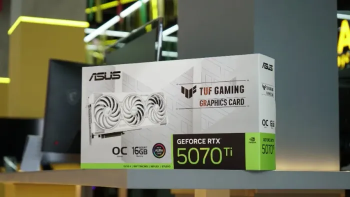 Placa de Vídeo RTX 5070 Ti 16GB ASUS TUF Gaming White OC por R$ 8.999