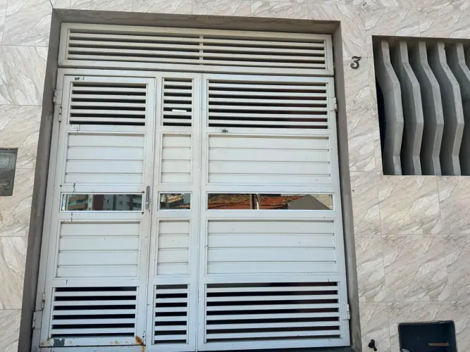 ALUGO CASA NA CASTRO ALVES (CENTRO)