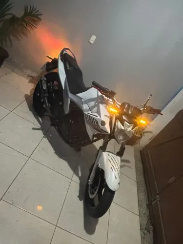 Feizer 250 cilindrada moto esta no 25 com 2 peneus zero motor ok