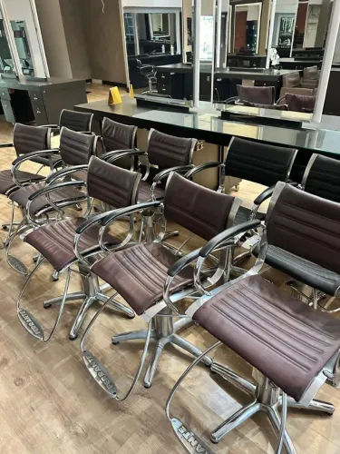 Cadeira Fixa Ferrante para Salão de Beleza Profissional<br><br>
