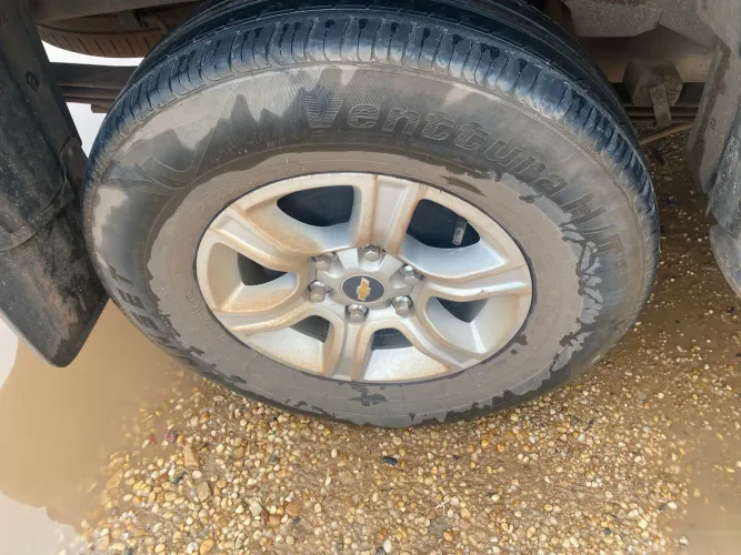 Vendo 2 pneus 245/70 16