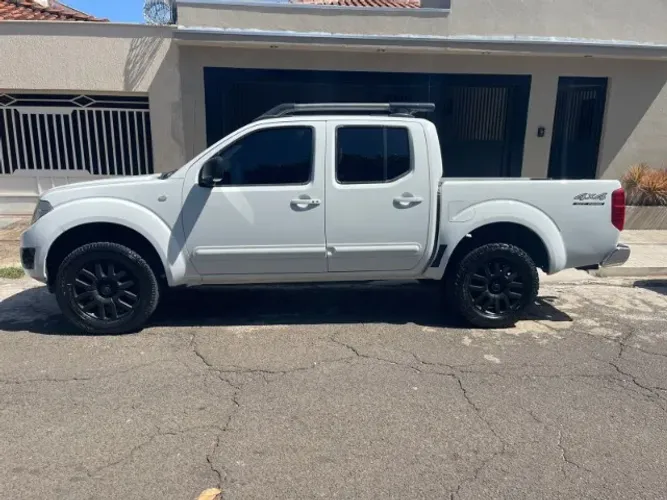 Nissan Frontier SL CD 4X4 2.5tb Diesel AUT 2015