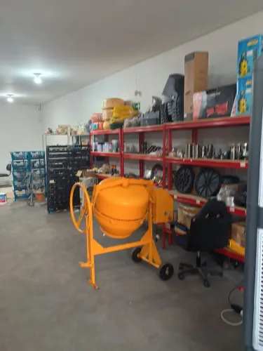 Vendo uma loja de ferragista com estoque completo