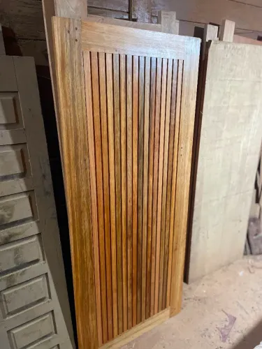 Porta ripado em jatobá