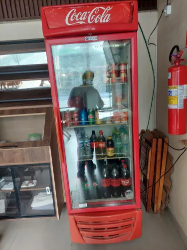 Expositor de refrigerante e cerveja
