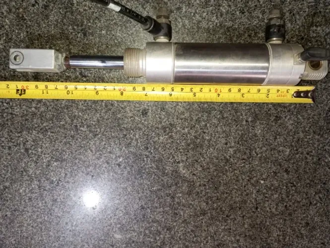 Cilindro Pneumático Inox  Usado Ótimo Curso Da Haste 5 cm Pressão Max. 150 PSI