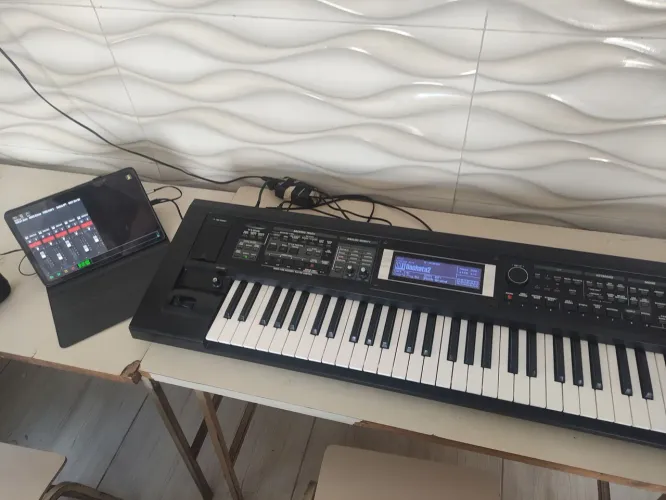 Teclado Roland GW8 Workstation II