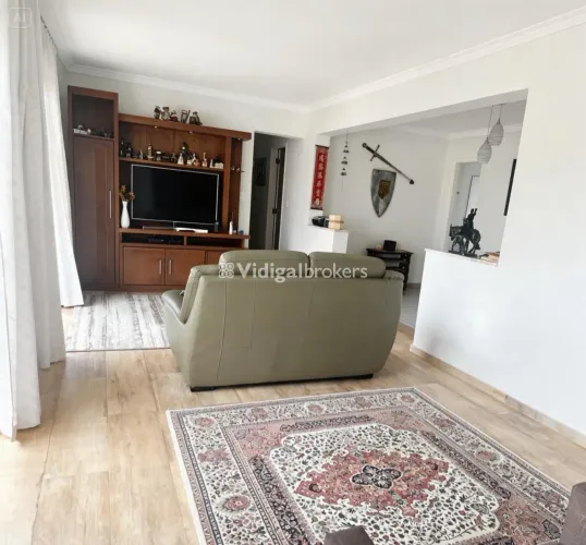 Próximo ao colégio Santa Cruz, 125m², 3 dorms, 1 suíte, 2 vagas.