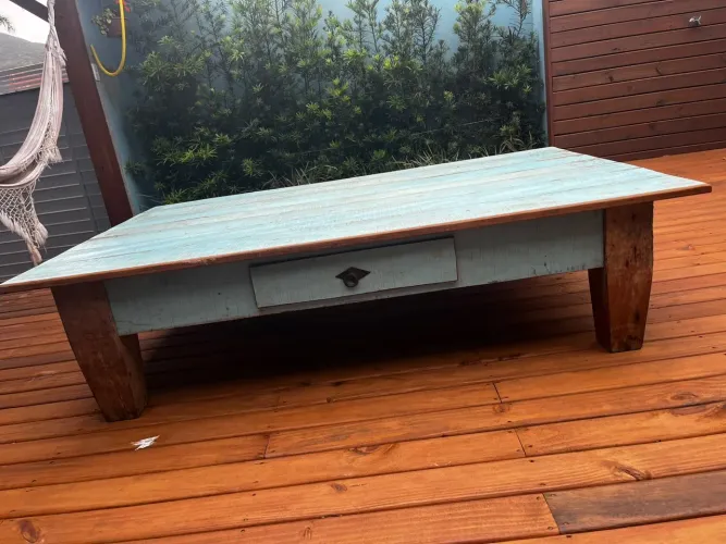 Mesa de centro toda em peroba maciça