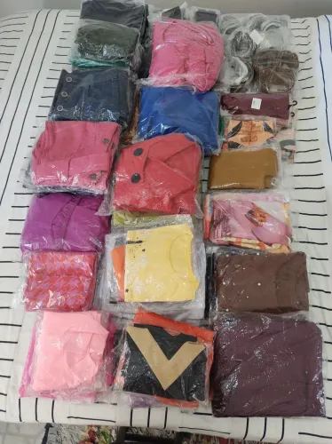Lote de roupas e acessórios/ novos / feminina / oportunidade para sacoleiras e lojistas 