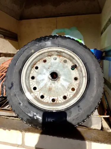 Vendo pneu de carro de mão
