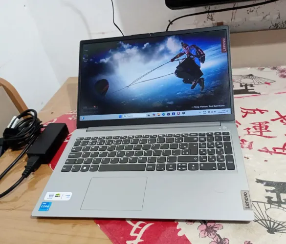 Notebook Lenovo I3 12°GER / SSD 256GB/4GB-DDR4