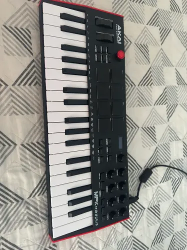 AKAI MPK mini plus Controlador MIDI