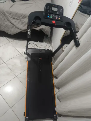 Vendo essa esteira semi nova só foi usada mei hora novinha ela