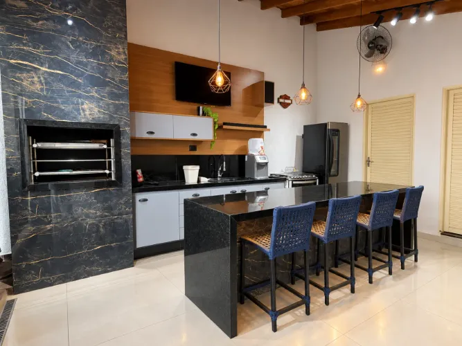 Casa residencial à venda no Bairro Setsul, em Três Lagoas  3 quartos e piscina