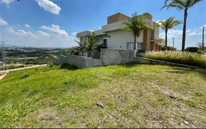 Terreno à venda em condomínio super moderno de Vinhedo - SP