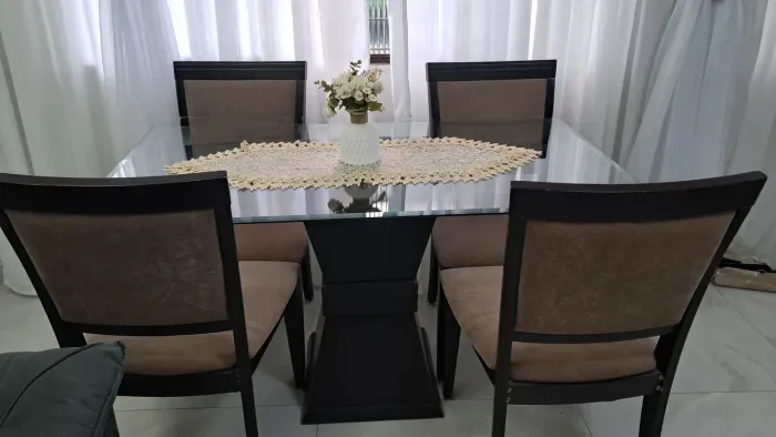 Mesa de Jantar + 4 cadeiras