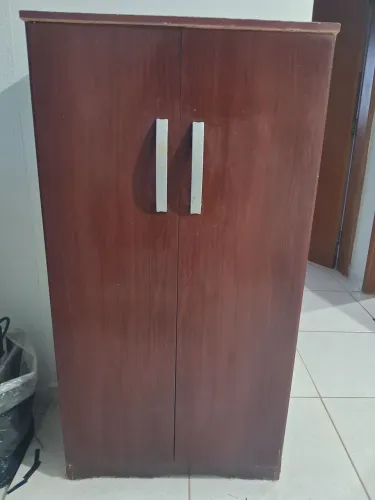 Sapateira / Armário de exposição inclinado