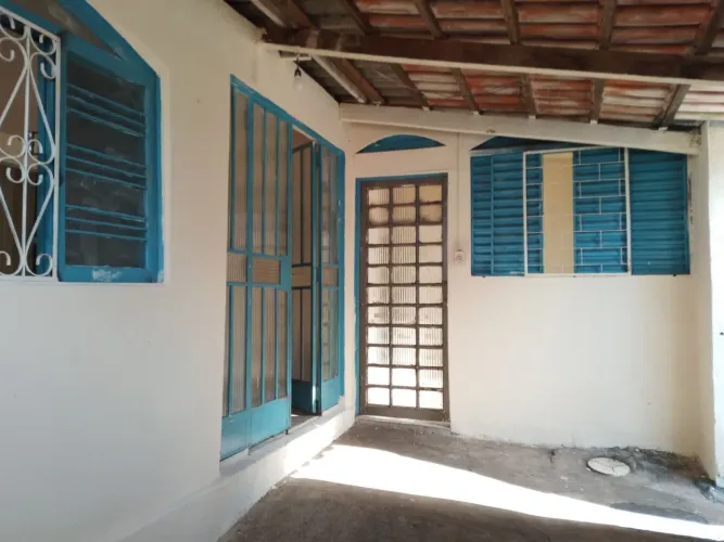 Casa para alugar em frente Parque Areião St. Pedro Ludovico. R$ 1.500,00.