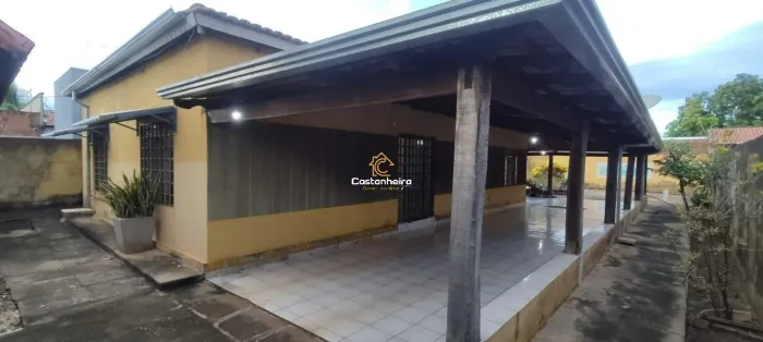 Casa com Edícula - 03 Quartos sendo 02 Suítes Plenas - Plano Diretor Sul - Expansão Sul