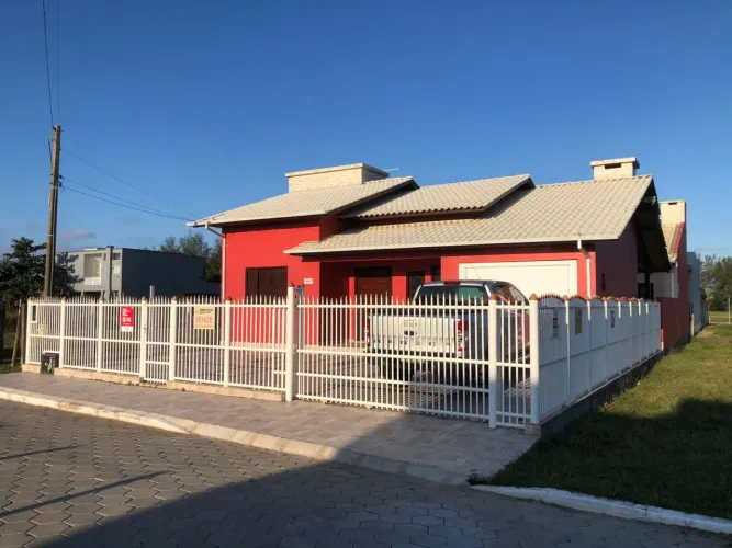 Linda Casa a 25 Metros da Beira Mar no bairro Jardim Ultamar