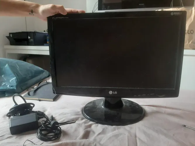 monitor LG 19
