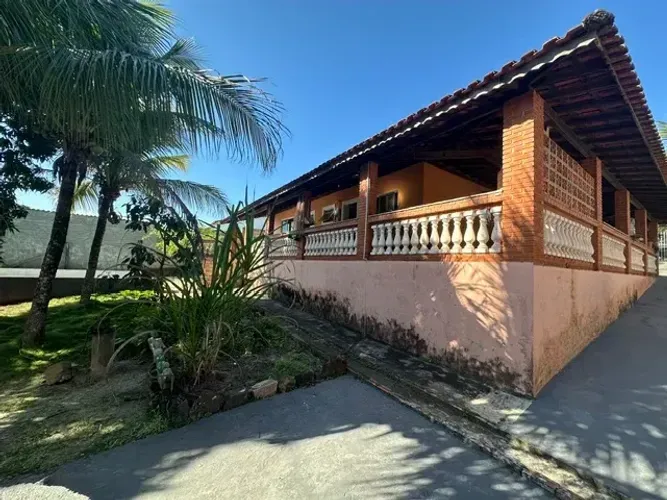Casa com três quartos e piscina para venda em São Pedro