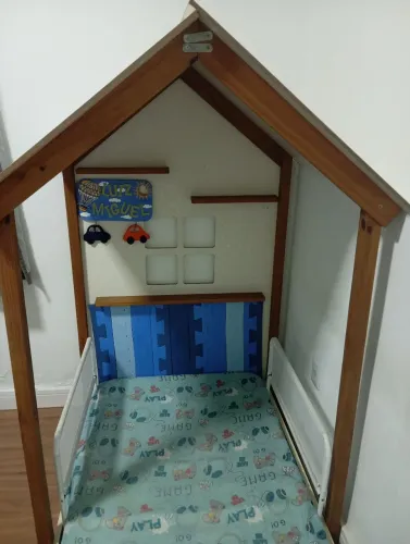 Cama infantil montessoriana