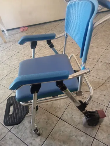Cadeira de roda e de banho em aluminio