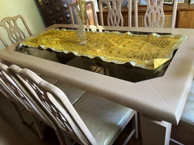 Mesa de Jantar Clássica 2,00 m com 8 Cadeiras - Madeira Maciça