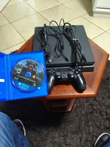 PS4 SLIM 1TB, 1 Controle e 1 jogo