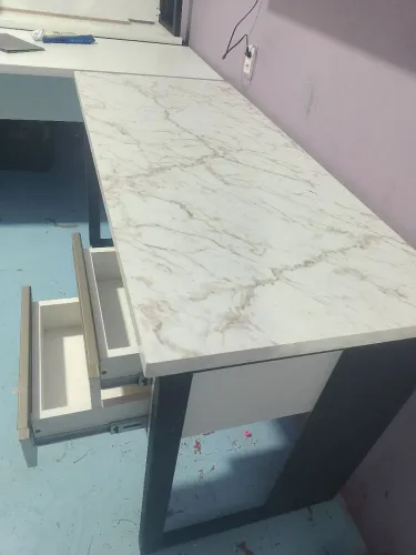 Mesa escritório. MDF côr mármore.
