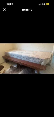 Mesa de madeira para churrasco