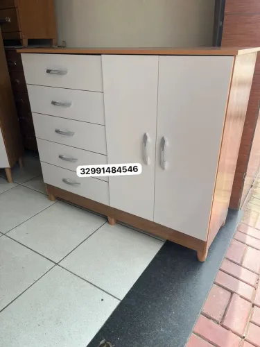 Cômoda de 5 Gavetas com 2 Portas de Ótima Qualidade