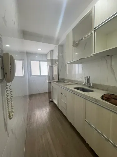 Alugo excelente Apartamento 2 Quartos c/ suíte com Armarios Gamaggiore