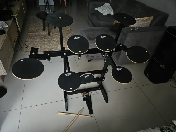 Vendo Bateria de Estudo Vamper Praticamente Nova! Perfeita para Treinar em Casa