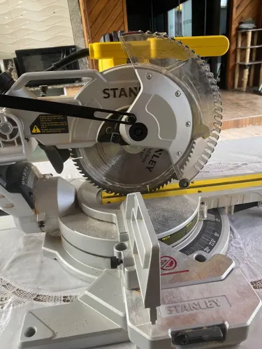 SERRA ESQUADRIA COM BRAÇO TELESCÓPIO STANLEY